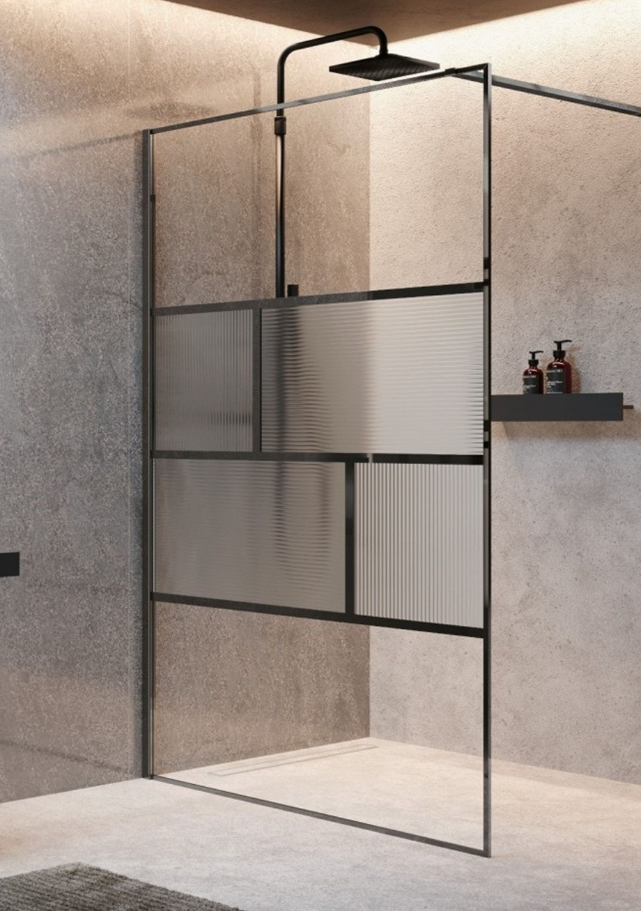 Paroi de douche noire : adopter le style « atelier »