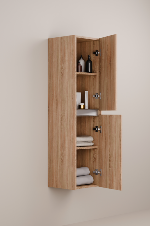 Colonne de rangement suspendue en bois clair avec portes ouvertes, étagères et serviettes pour optimiser une petite salle de bains.